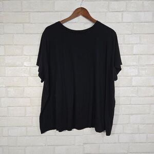a new day plain black tee